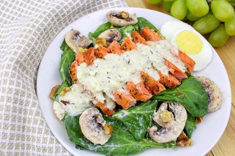 This spinach salad is delightful. The seared salmon pairs well with the spinach salad and the light Bleu cheese dressing. See how you can make this! Summer Dinner Salads, Bleu Cheese Dressing, Seared Salmon Recipes, Salmon Recipes Pan Seared, Seafood Dinner Recipes, Salmon Spinach, Salads Recipes, Savory Salads, Pan Seared Salmon