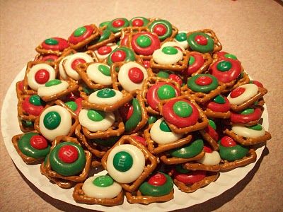 Candy Melt Pretzel Bites, Xmas Pretzel Treats, M&m Pretzels, Pretzel M&m, Pretzel With Chocolate Candy Melts, Pretzel M&m Treats, Pretzel Melts, Pretzel Candy Melts, Candy Melts Recipe