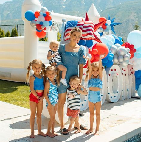 MADISON FISHER on Instagram: “Happy 4th! 🇺🇸❤️” The Fish Fam, Madison Fisher, Fish Fam, Rich Mom, Big Family Photos, Taytum And Oakley, Mom Aesthetic, Big Family