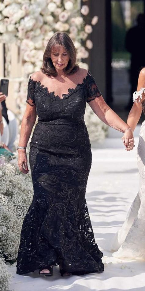 Mother Of The Bride Dresses In Black, Mother Of The Bride Long Dresses, Lace Mother Of The Bride Dresses, Mom Of The Bride Dresses, Dresses Over 50, Long Mothers Dress, Women Long Gown, Elegant Mother Of The Bride, Mom Dresses