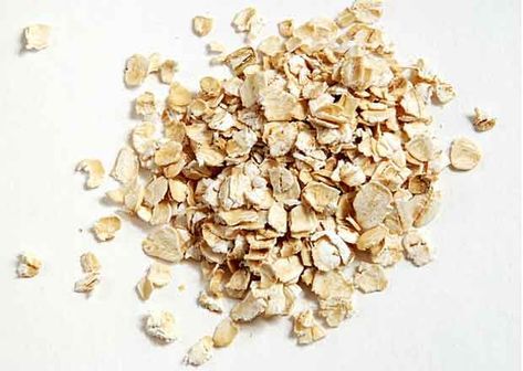 DIY Homemade Oatmeal Bath ~ like Aveeno*. Great for rashes, eczema, poison oak, etc. Oatmeal Mask, Raw Oats, Best Superfoods, Date Squares, Oatmeal Bath, Homemade Oatmeal, Instant Oats, Honey Oatmeal, Gluten Intolerance