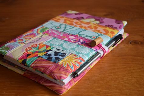 How To Sew A Journal Cover, Sewn Journal Covers, Quilted Journal Cover Pattern, Patchwork Journal Cover, Journal Cover Sewing Pattern, Journal Cover Ideas Diy, Quilt Book Cover, Journal Covers Diy, Journal Cover Ideas