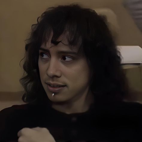 Kirk Hammett Lip Piercing, Kirk Hammett Photoshoot, Kirk Hammet 90s, Kirk Hammett 90s Short Hair, Kirk Hammett With Glasses, Kirk Hammett Now, Kirk Hammett Short Hair, Kirk Hammett Gif, Kirk Hammett Pfp