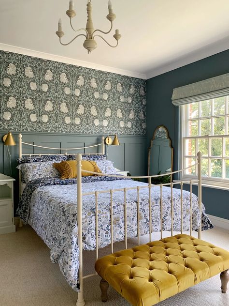 Bedroom wallpaper ideas: 12 ways to update your bedroom decor Moroccan Inspired Bedroom, Bedroom Wallpaper Ideas, Bold Bedroom, Paisley Wallpaper, Farm Cottage, Creative Bedroom, Bedroom Wallpaper, Bold Wallpaper, Gorgeous Bedrooms