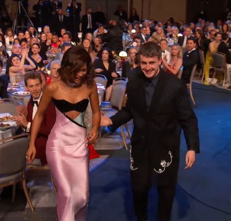 zendaya & paul mescal Spiderman Actor, Walking Up The Stairs, Paul Mescal, Zendaya Maree Stoermer Coleman, Julia Garner, Valentino Gowns, Jason Bateman, Allen White, Jeremy Allen White