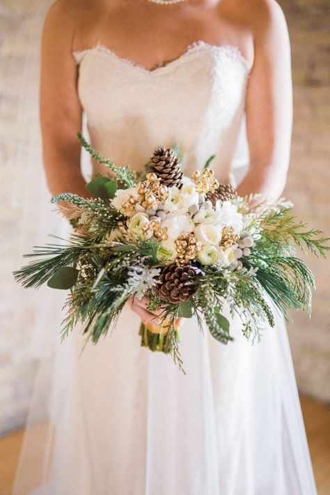 Simple pine cone wedding bouquet. Complete your winder wonderland wedding style with this gorgeous wedding bouquet. February Wedding Bouquets, Winter Wedding Flowers Bouquets, Pine Cone Wedding, Spring Wedding Outfit, Winter Bridal Bouquets, Gorgeous Wedding Bouquet, Rustic Winter Wedding, Winter Wedding Bouquet, Winter Bouquet