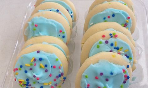 Chunky Cookies Aesthetic, Funfetti Aesthetic, Pinterest Cookies Aesthetic, Sugar Cookies Aesthetic, Sprinkle Cookies Aesthetic, Giant Funfetti Cookie, Cookies Aesthetic, Confetti Cookies, Frosted Sugar Cookies