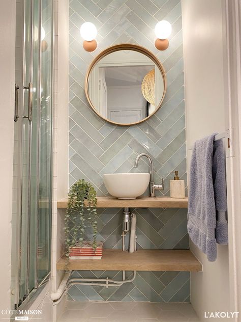 Small Bathroom Interior, Downstairs Toilet, Toilet Room, Bathroom Inspiration Decor, Bathroom Renos, Bathroom Style, House Bathroom, Modern Bathroom Design, Shower Room