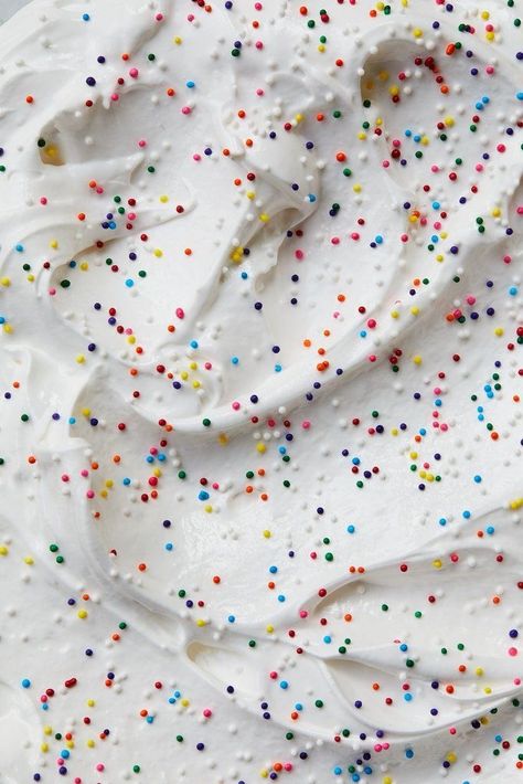 Marshmallow Icing, Confetti Wallpaper, How To Make Meringue, Cake Preparation, Confetti Cupcakes, Book Keeping, Kids Aprons, Cake Wallpaper, Baking Book