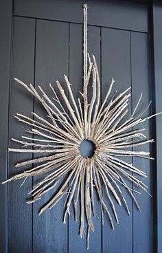 Tree branch decor. I would spray paint the twigs silver & maybe dust with glitter for a snowflake look. Would be a great DIY Christmas project. Jul Diy, Cheap Diy Crafts, Halloween Decor Diy, Deco Nature, Twig Wreath, Home Decor Hacks, Navidad Diy, God Jul, Household Decor