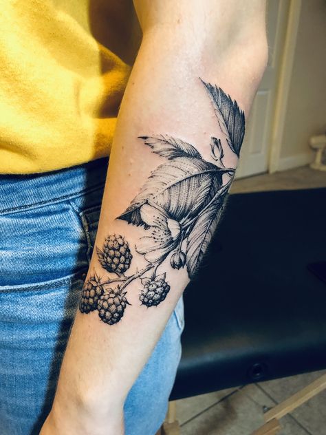 Neo Traditional Botanical Tattoo, Gardening Tattoo Ideas, Blackberry Tattoos, Blackberry Vine, Blackberry Tattoo, Autumn Tattoo, Vine Tattoos, Floral Tattoo Sleeve, Botanical Tattoo