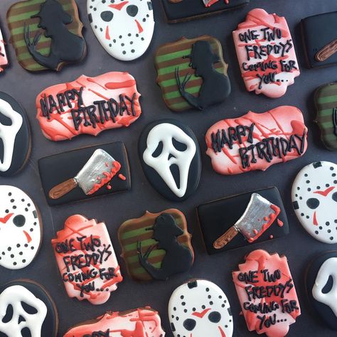 Horror party cookies Horror Movie Cookies, Horror Cookies, Slasher Party, Crinkles Cookies, Movie Cookies, Halloween Wishlist, Scary Halloween Cakes, Horror Birthday, Horror Themed Party