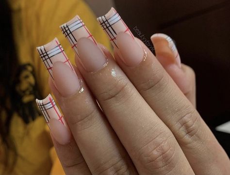 Plaid Nail Designs Fall, Regular Nails, Burberry Nails, Plaid Nail Designs, Finger Art, Sunflower Nails, Plaid Nails, Baddie Nails, Edgy Nails