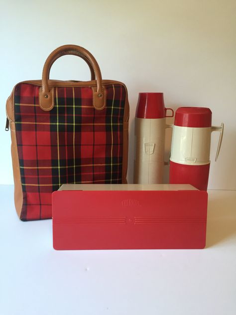 Vintage Thermos Set, King Seeley Thermos Set, Tailgate Picnic Pack, Travel… Thermos Lunch, Sandwich Box, Picnic Box, Travel Store, Vintage Thermos, Yellow Cups, Picnic Packing, Vacuum Bottle, Cork Lid