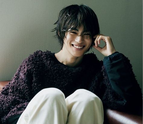 Fuju Kamio, Cute Asian Guys, Human Poses Reference, Japanese Boy, Permed Hairstyles, Japanese Men, Curly Hair Men, Handsome Actors, Cute Actors