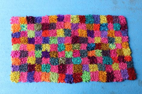 Sari silk checked rag rug with small squares Rag Rug Diy, Handmade Rag Rug, Rag Rugs, Boucherouite Rug, My Darling, Diy Rug, Silk Sari, Sari Silk, Shaggy Rug