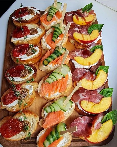 Amazing Food Platters, Decorações Com Comidas, Party Food Buffet, Catering Ideas Food, Party Food Platters, In Front Of House, Buffet Food, Birthday Food, Front Of House