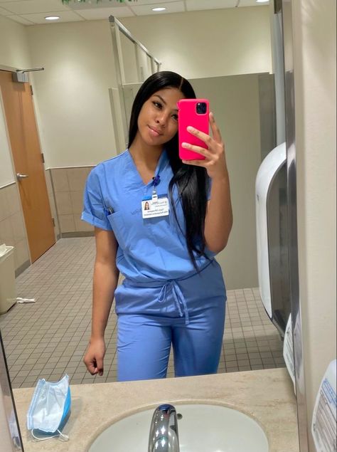 𝒖𝒓𝒃𝒂𝒏𝒃𝒓𝒂𝒕𝒕𝒊𝒆 ☆ Black Doctors Women Goals, Nurse Aesthetic Black Women, Black Nurses Goals, Cna Aesthetic, Scrubs Uniform Cute, Black Nurses, Nurse Outfit Scrubs, Nursing Goals, Nursing Motivation