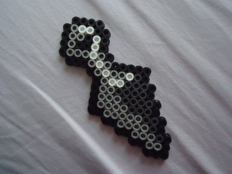 Kunai Knife by PerlerHime - Kandi Photos on Kandi Patterns Knife Perler Bead Patterns, Hama Beads Knife, Scream Knife Perler Beads, Naruto Pearl Beads, Yami Kawaii Perler Beads, Kunai Knife, Plastic Lace, Kandi Patterns, Fidget Spinner