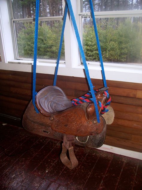 My old saddle is now a saddle swing. Horse Room, Kids Backyard, Diy Playground, Equestrian Decor, Horse Diy, Hallway Decor, Home Remodel, Backyard Fun, Cheap Decor