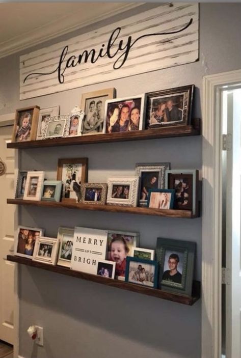 Photos Stairs, Diy Pallet Wall Art, Diy Pallet Wall, Pallet Wall Art, Family Wall Decor, Hal Decor, Pallet Wall, Room Pictures, Farmhouse Living