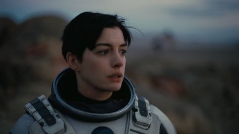 Anne Hathaway as Dr. Amelia Brand [Interstellar, 2014] Interstellar Film, Interstellar Movie, John Lithgow, Movie Shots, Science Fiction Film, Film Inspiration, Christopher Nolan, Space Suit, Anne Hathaway