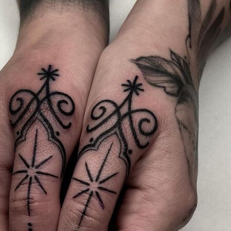 Hand Tattoo Pattern, Witchy Hands Tattoo, Black Work Finger Tattoo, Medieval Hand Tattoo, Blackwork Finger Tattoo, Finger Ornament Tattoo, Purity Tattoo, Gothic Finger Tattoos, Ornamental Finger Tattoo