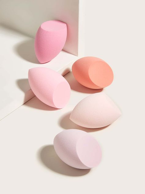 Sponges Makeup, Beauty Advertising, Beauty Blenders, Makeup Sponges, Makeup Blender, Pink Olive, Beauty Games, Makeup Game, Beauty Sponge