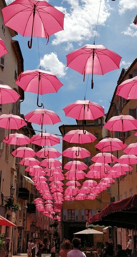 Pink Skyscraper Aesthetic, Pink Umbrella Aesthetic, Pink Places Aesthetic, Pink Place Aesthetic, Pink Travel Aesthetic, Pink New York Aesthetic, Umbrella Aesthetic, Cheerful Aesthetic, Pink New York