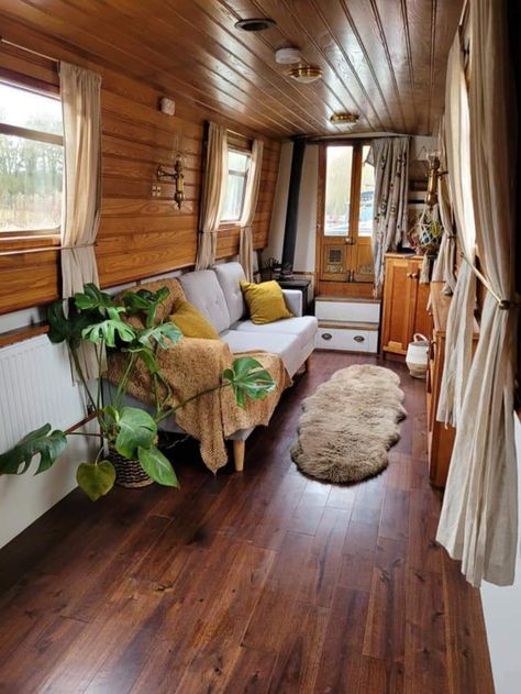 Boat Airbnb, Narrow Boat Interior Ideas, Houseboat Living Interiors, House Boat Living, Narrowboat Bedroom, Canal Boat Interior, Barge Boat, Narrowboat Interiors, Boat Interior Design