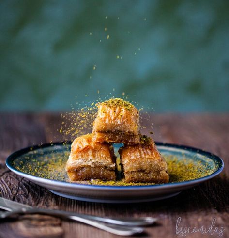 Baghlava Photography, Baklava Food Photography, Baklava Photography Styling, Baklava Photography, Arabian Dessert, Baklava Recipe Easy, Cheesecake Dip Recipe, Greek Baklava, Food Photography Dessert