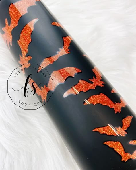 Halloween Glitter Tumbler Ideas, Halloween Resin Tumbler, Halloween Epoxy Tumblers, Halloween Tumbler Ideas, Fall Cups, Fall Tumblers, Glitter Tumblr, Halloween Tumblers, Cup Inspiration