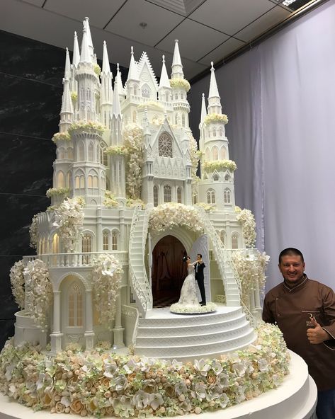 Renat Agzamov is a former Russian boxing champion who now creates giant, elaborate cakes for weddings and corporate events. Castle Wedding Cake, Design Cibo, Large Wedding Cakes, Geode Cake Wedding, Extravagant Wedding Cakes, Disney Wedding Cake, Big Wedding Cakes, Creative Wedding Cakes, Extravagant Wedding