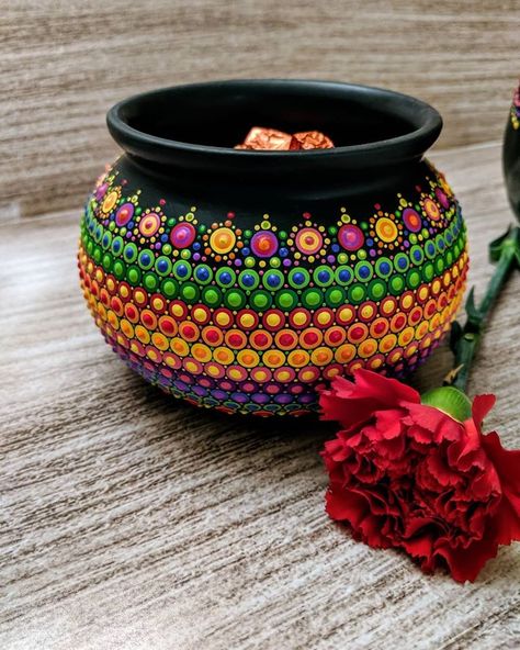 Mandala Art On Matka, Pot Painting Mandala, Dot Painting On Pottery, Mandala Art Pot Painting, Mandala Dot Painting On Pots, Dot Mandala Art On Pot, Pot Painting Ideas For Competition, Dot Painting Pots, Dot Art On Pots