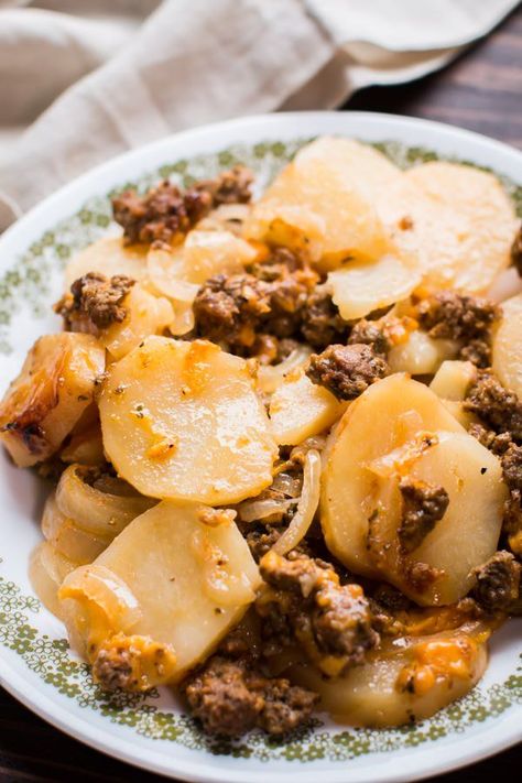 Slow Cooker Beef and Potato Au Gratin Beef And Potato Au Gratin, Potato Au Gratin, Potatoes Au Gratin, Beef And Potatoes, Crockpot Dishes, Crockpot Beef, Crock Pot Slow Cooker, Crockpot Recipes Slow Cooker, Crock Pot Cooking