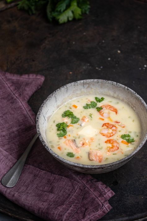 Norwegian fish soup with shrimps, arctic char and Nordic sour cream Arctic Char, Low Carb Cocktails, Fish Soup, European Food, Sour Cream, Healthy Food, Seafood, Healthy Recipes, Meat