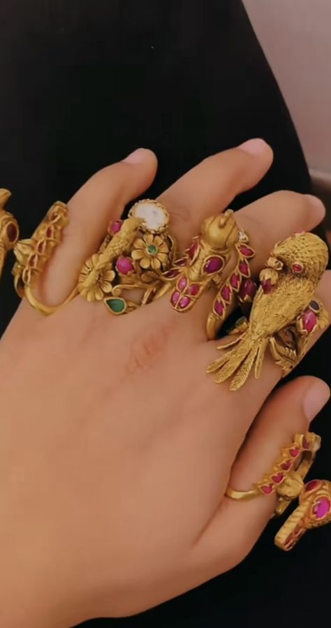 Birds Earrings, Gold Jwellary, Stylish Jewelry Accessories, Jay Mataji, Golden Jewellery, Bridal Diamond Necklace, Indian Wedding Jewelry Sets, Bird Ring, Art Jewelry Design