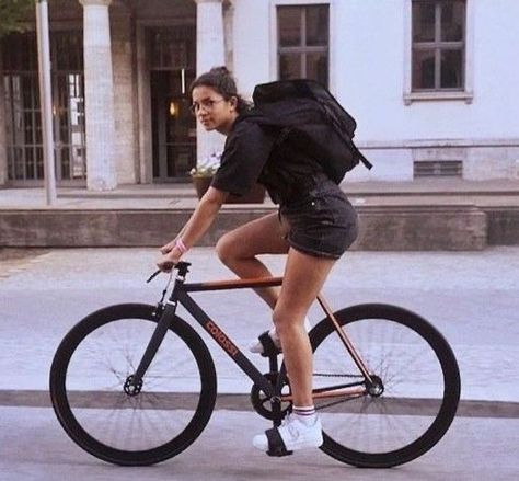 Bike Commuter Style, Most Pinned, Bicycle Photography, Bicycle Chic, Fashion Style Summer, Urban Bicycle, Bike Girl, Bike Aesthetic, Women Cycling