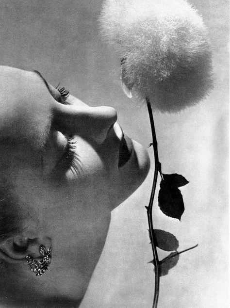 Photo by Erwin Blumenfeld, 1939  From the Book: Beauty Photography in Vogue Erwin Blumenfeld, Dada Collage, George Grosz, Double Exposition, Black White Photos, Harper's Bazaar, Vintage Photography, Beauty Photography, White Photography