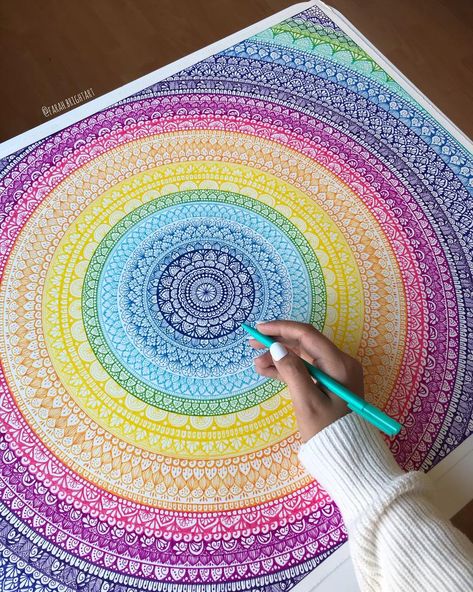 Simple Zentangle, Mandala Sketch, Drawing Mandala, Rainbow Drawing, Mandala Book, Artwork Watercolor, Rainbow Mandala, Easy Mandala Drawing, Mandala Art Therapy