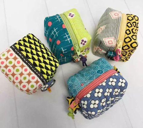 Mini Boxy Pouch, Quilted Pouches, Box Bag Pattern, Cell Phone Chargers, Boxy Pouch, Boxy Bags, Fabric Box, Zipper Pouch Tutorial, Knitting Notions