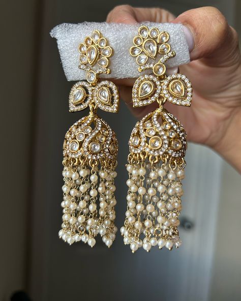 Indian Earrings Aesthetic, Desi Jewellery, Jewelry Room, Street Hijab, Elegant Wedding Jewelry, Aesthetic Jewellery, Earrings Fancy, Indian Wedding Jewelry Sets, Jewellery Bag