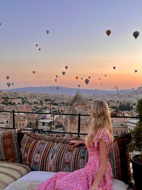 Turkey Aesthetic Pictures, Turkey Photoshoot Ideas, Cappadocia Aesthetic, Cappadocia Picture Ideas, Cappadocia Photoshoot, Cappadocia Turkey Photography, Turkey Inspo Pics, Turkey Cappadocia, Cappadocia Photo Ideas