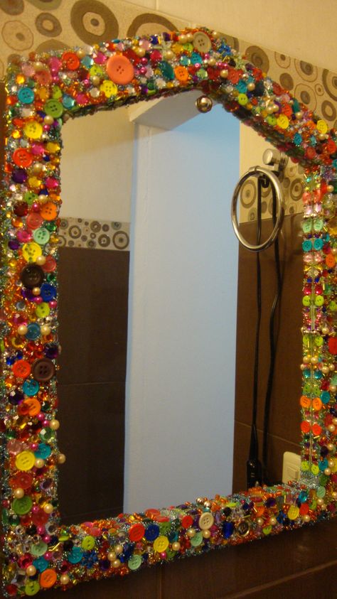 Mirror with rhinestones, buttons, etc I did it Myself!!!! I Did It, Craft Ideas, Mirror, Things To Sell, Frame, Home Decor, Home Décor