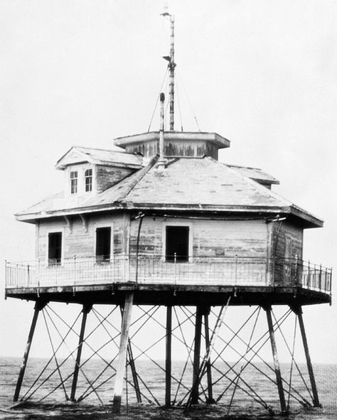 Mobile Bay (Middle Bay) Lighthouse, Alabama at Lighthousefriends.com Alabama History, Sand Island, Dauphin Island, Bay Photo, Mobile Alabama, Beautiful Lighthouse, Sweet Home Alabama, Young Couple, Down South