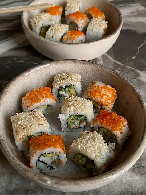 Low Cal Sushi, Healthy Small Meals, Meal Inspo Low Cal, Low Cal Meals, Healthy Sushi, Asian Dish, Meals Healthy, Japanese Snacks, Small Meals