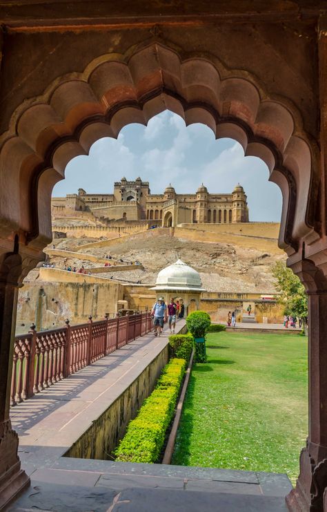 Jaipur - A postcard perfect picture of Amber Fort (Pronounced Amer). Jaipur Pictures, Amber Fort, Amer Fort, Iphone 5 Wallpaper, Golden Triangle, North India, Walled City, Photography Wallpaper, Historical Architecture