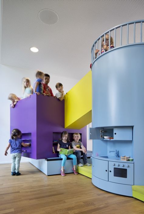 Beiersdorf Children’s Day Care Centre / Kadawittfeldarchitektur Day Care Centre, Indoor Playroom, Daycare Design, Kids Cafe, Integrated Learning, Kindergarten Design, Lijiang, Daycare Center, Multipurpose Room