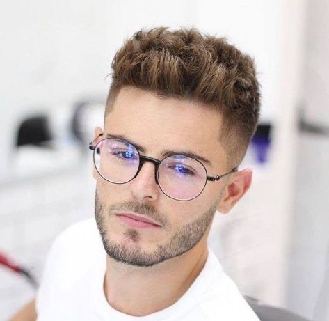 Short Quiff, Quiff Haircut, Gents Hair Style, Quiff Hairstyles, Wavy Hair Men, Latest Haircuts, Mens Hairstyles Thick Hair, Beard Hairstyle, Men Hairstyle