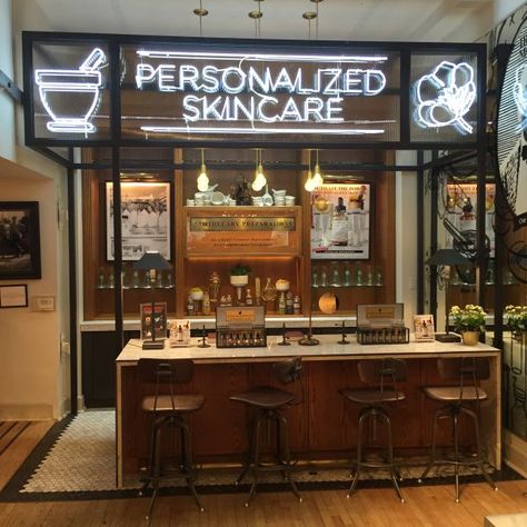 How Customizing Your Skincare Routine Can Change Your Complexion Skincare Store Design Ideas, Skin Care Store Interior Design, Skin Care Retail Display, Skincare Retail Store Design, Perfume Workshop Interior Design, Herbalist Shop, Herbal Shop, Apothecary Design, Skincare Store